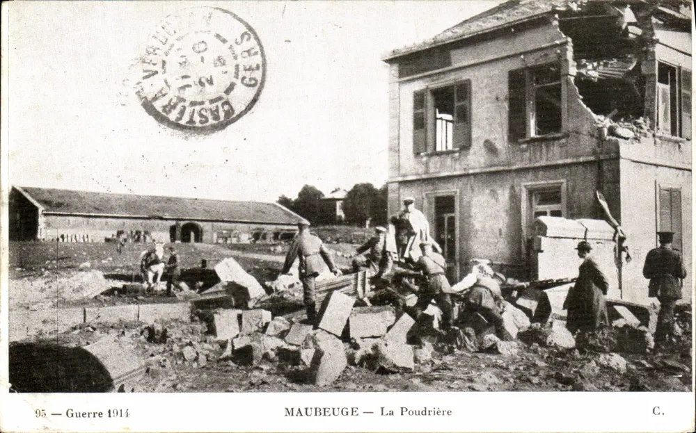 Maubeuge — La Poudrière — détruite pendant la guerre 1914, éditeur C. (imprimé sur la carte) - Vorderseite