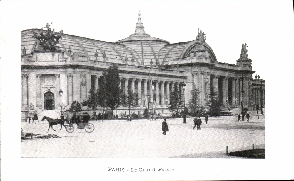 PARIS - O Grande Palácio — vista externa — editor não visível - Frente
