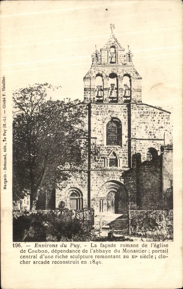 Umgebung von Le Puy — Römische Fassade der Kirche von Coubon, Abhängigkeit der Abtei Monastier; zentrales Portal mit reicher Skulptur aus dem 11. Jahrhundert; Arkaden-Glockenturm, 1840 wieder aufgebaut — Le Puy, Verlag Brémont, Foto von F. Thollier - Vorderseite