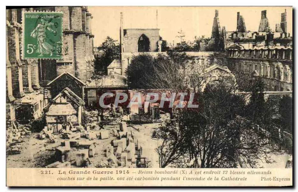 Reims bombardeado — incêndio da catedral — Phot-Express - Frente