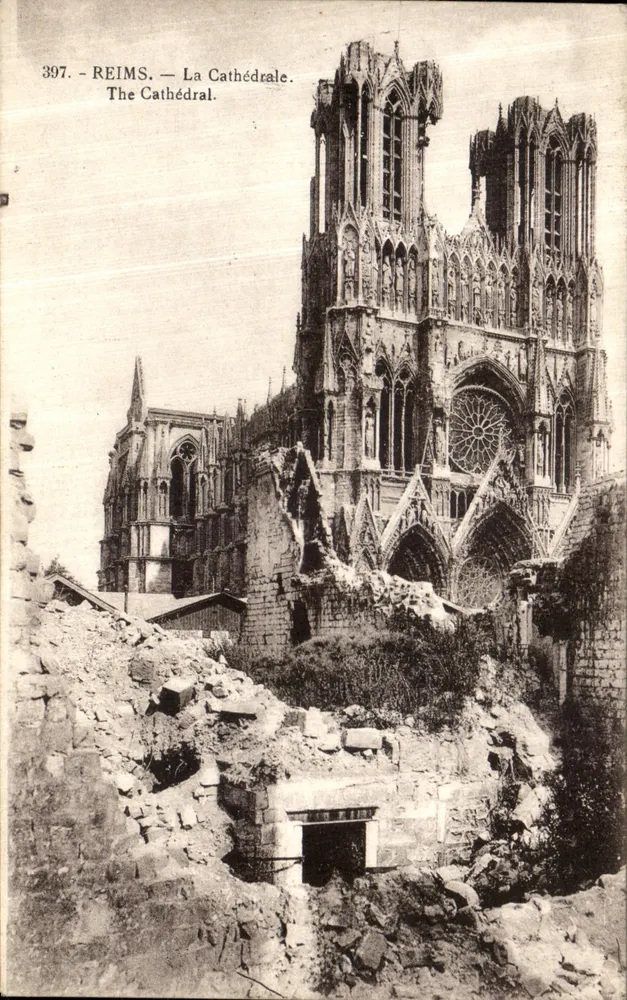 Reims — A Catedral — Ruínas após os bombardeios — Editor Baudet, n°397 - Frente