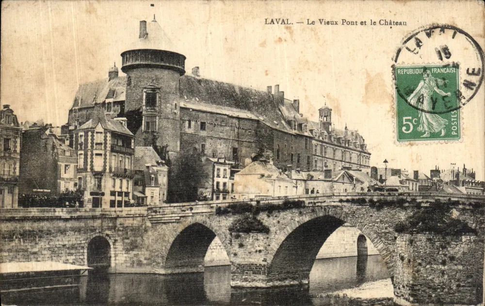 Laval — Le Vieux Pont et le Château — Édition A. et P. (n° non visible) - Vorderseite