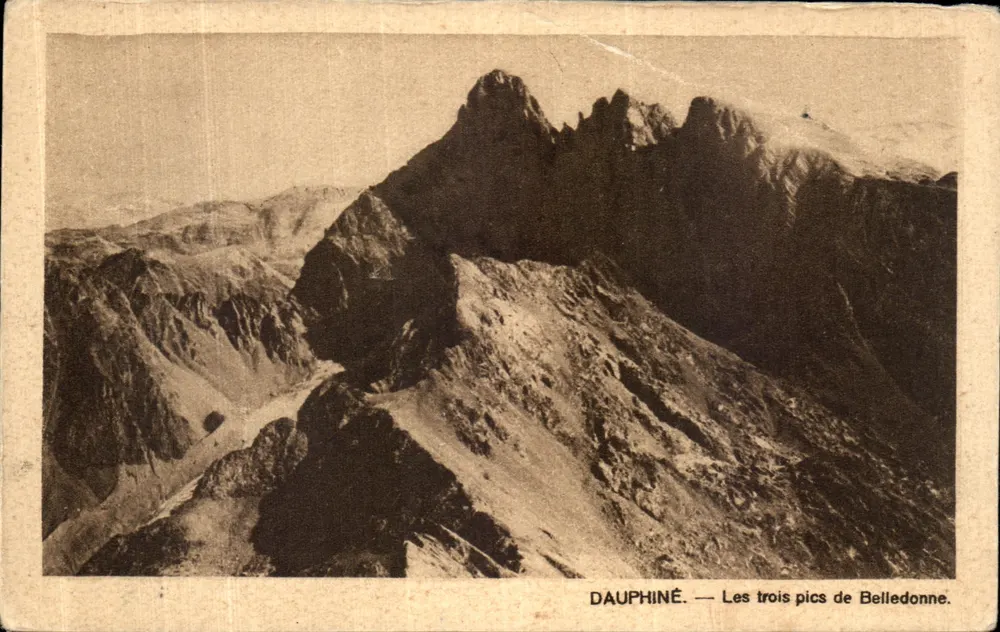 Dauphiné — Les trois pics de Belledonne — Édition spéciale des Établissements du Pér' Lustucru - Vorderseite