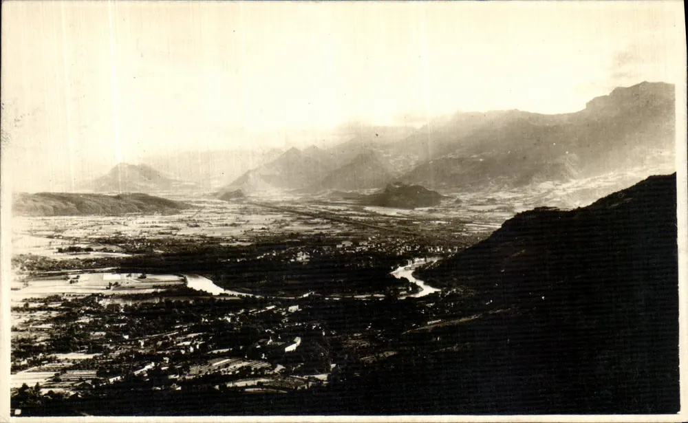 Vista aérea da vale — P. Haude, Grenoble - Frente