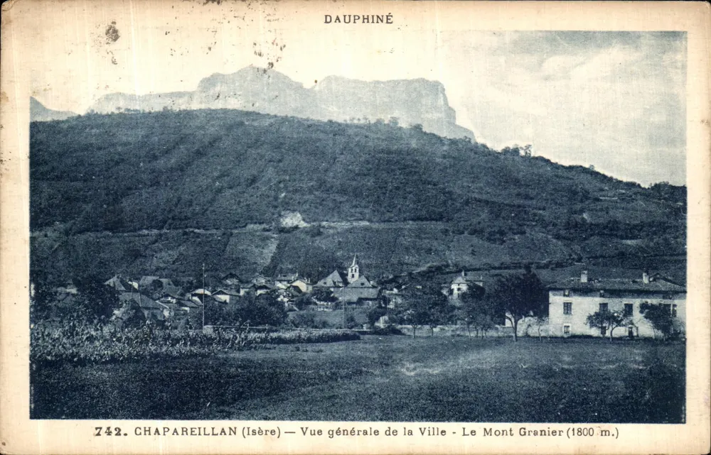 Chapareillan (Isère) — Allgemeiner Blick auf die Stadt — Mont Granier (1800 m.) - Vorderseite