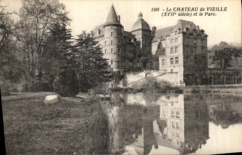 O Castelo de Vizille (século XVII) e o Parque. - Frente