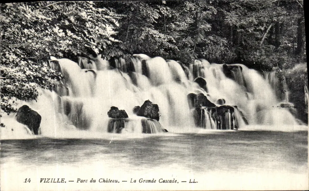 Vizille — Parque do Castelo — A Grande Cascata — LL. — N° 14 - Frente