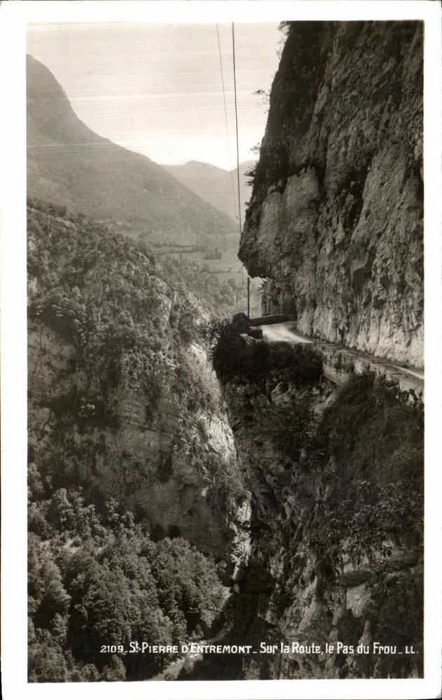 St-Pierre-d'Entremont — Auf der Straße, der Pas du Frou — LL, Nr. 2109 - Vorderseite
