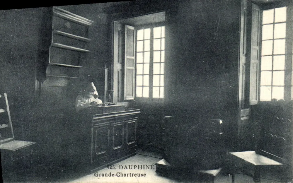 Interior da Grande-Chartreuse — Sala com biblioteca e janelas — Editor Bourdier, Grenoble, n°25 - Frente