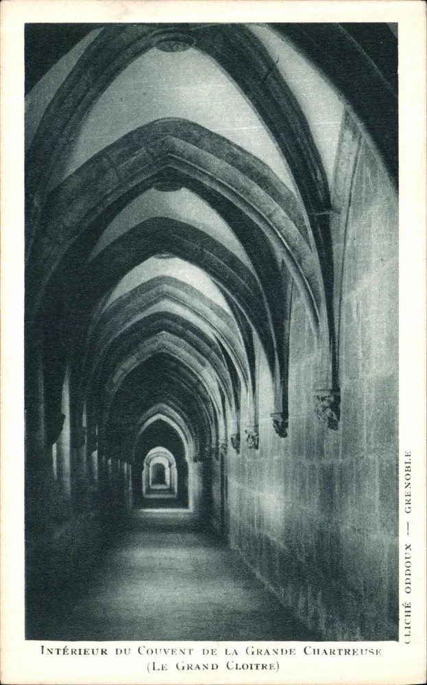 Interior do convento da Grande Chartreuse — O Grande Claustro — Cliché Oddoux — Grenoble - Frente