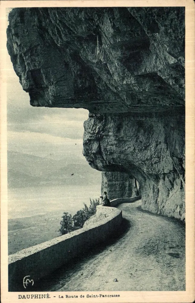 Dauphiné - Die Straße nach Saint-Pancrasse — Ansicht der windenden Straße unter einem riesigen Felsen, Verlag Martinotto Frères, n°40 - Vorderseite