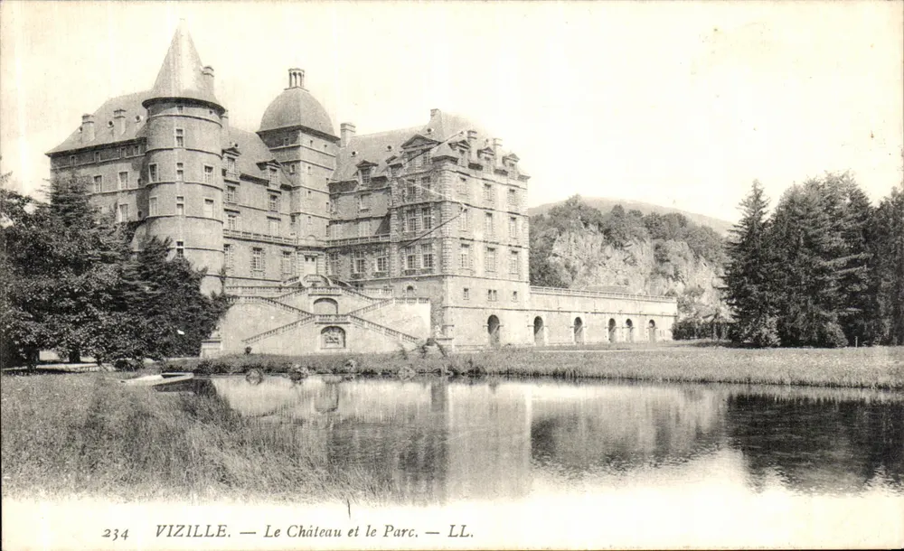 Vizille — O Castelo e o Parque — LL. n°234 - Frente