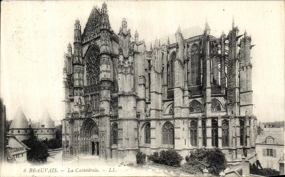 Beauvais — A Catedral — LL. — Fotógrafo L. T. R. - Frente