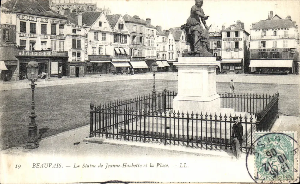 Beauvais — La Statue de Jeanne-Hachette et la Place — LL. - Vorderseite