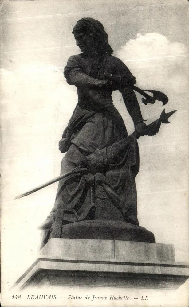 Beauvais — Estátua de Jeanne Hachette — LL - Frente