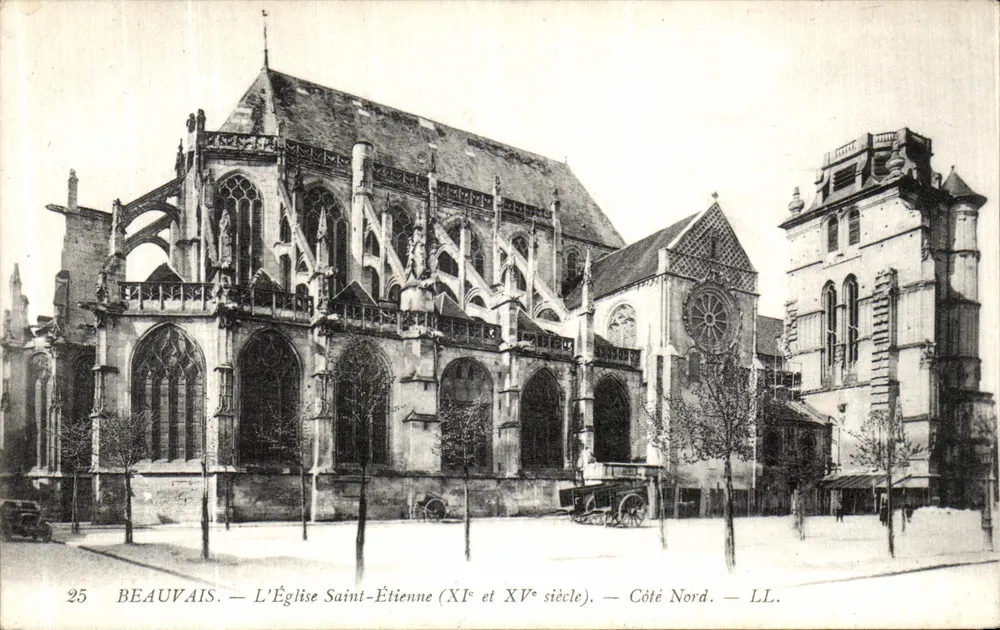 Beauvais — A Igreja de São Etienne (séculos XI e XV) — LL. - Frente