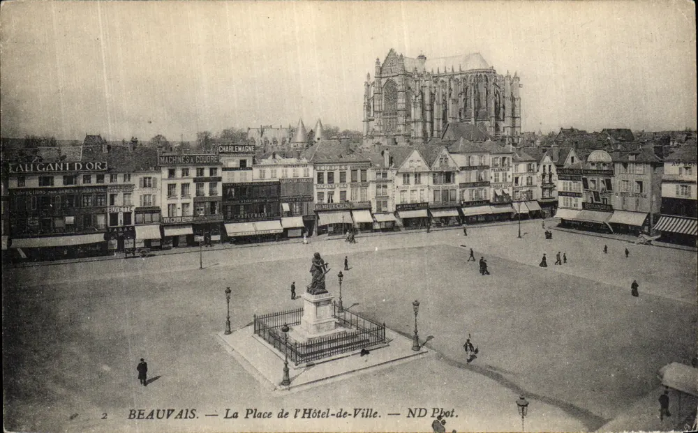 Beauvais — Die Place de l'Hôtel-de-Ville — ND Phot. - Vorderseite