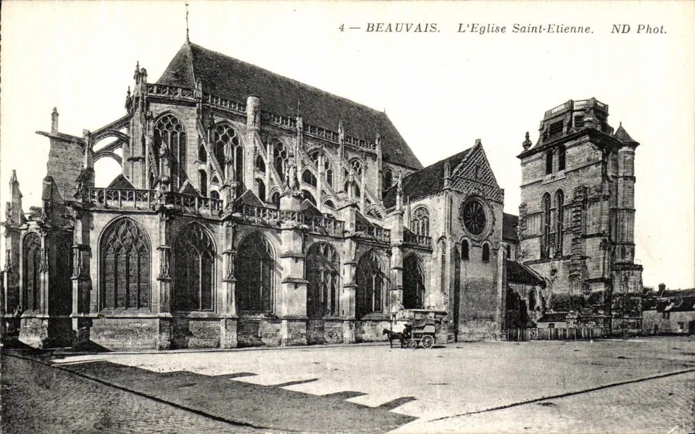 Beauvais — A Igreja de São Etienne — ND Phot. - Frente