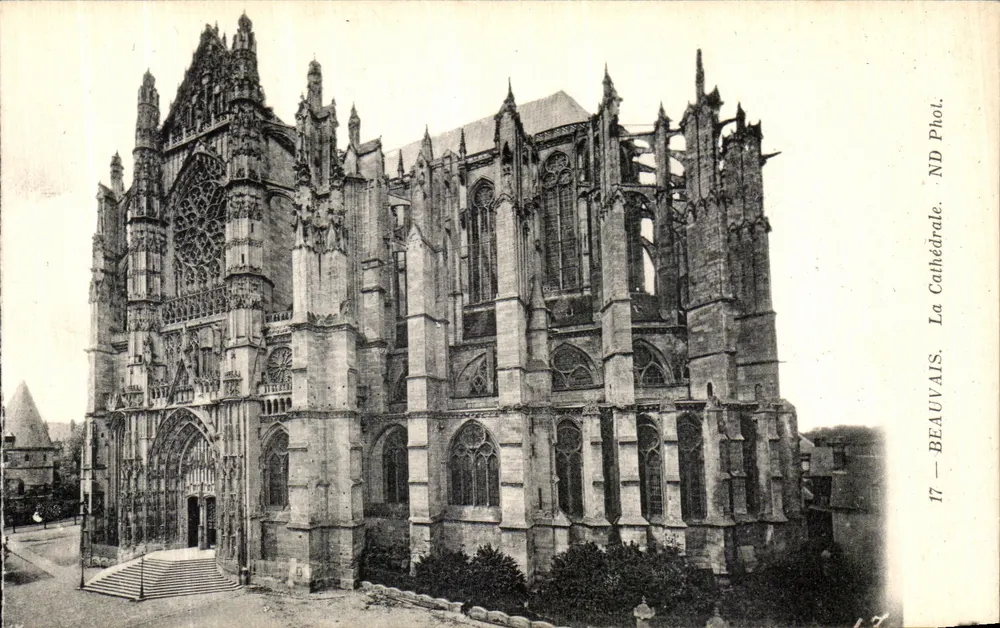 Beauvais — A Catedral — Fot. ND - Frente