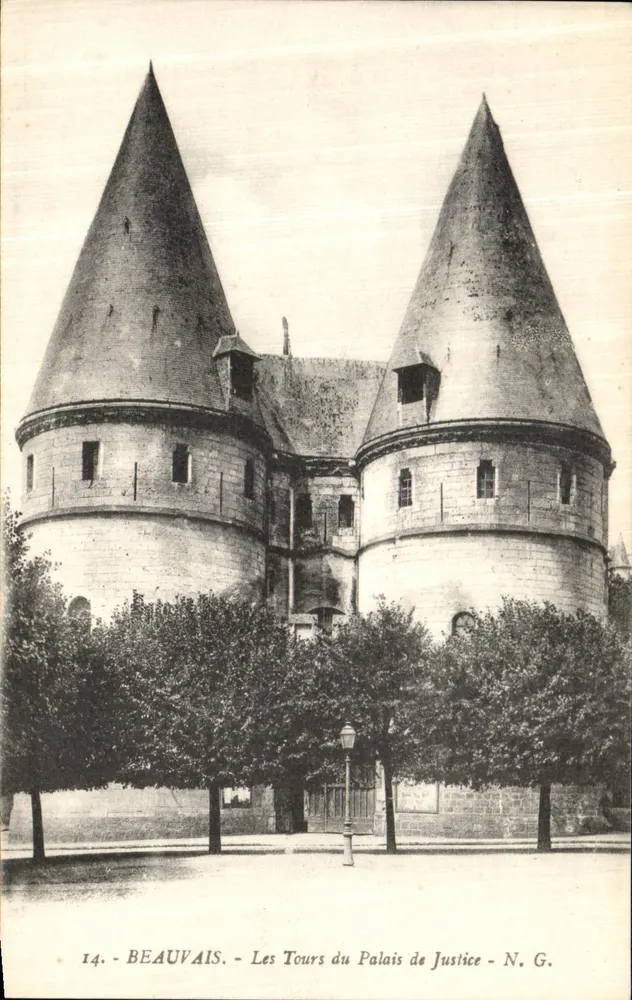 Beauvais — Die Türme des Palasts der Justiz — N. G. - Vorderseite