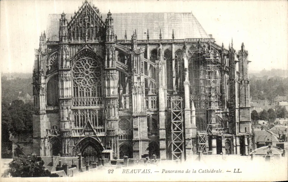 Beauvais — Panorama da Catedral — LL. - Frente