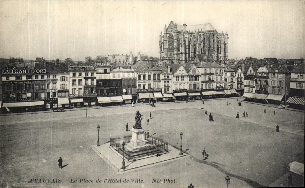 Beauvais — Die Place de l'Hôtel-de-Ville — ND Phot. - Vorderseite