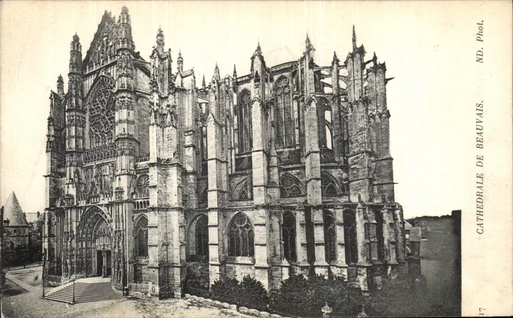 Catedral de Beauvais — Vista da fachada gótica — Fot. ND. N°17 - Frente