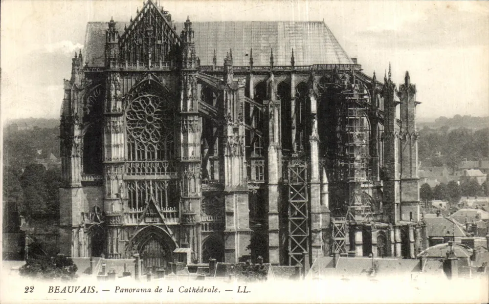 Beauvais — Panorama da Catedral — LL. - Frente