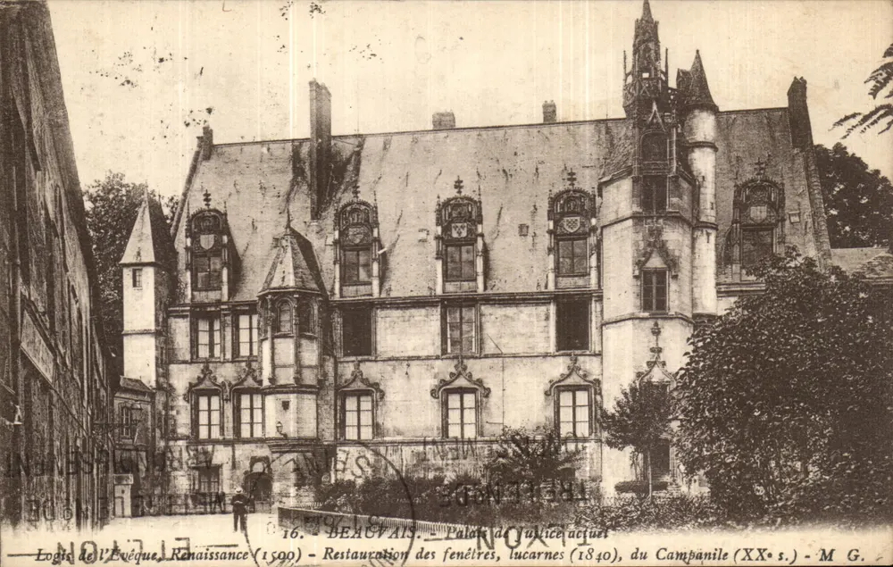 Beauvais - Gerichtsgebäude — Bischofswohnung, Renaissance (1590) - Sanierung der Fenster, Dachluken (1840), des Glockenturms (20. Jh.) - M G. - Vorderseite