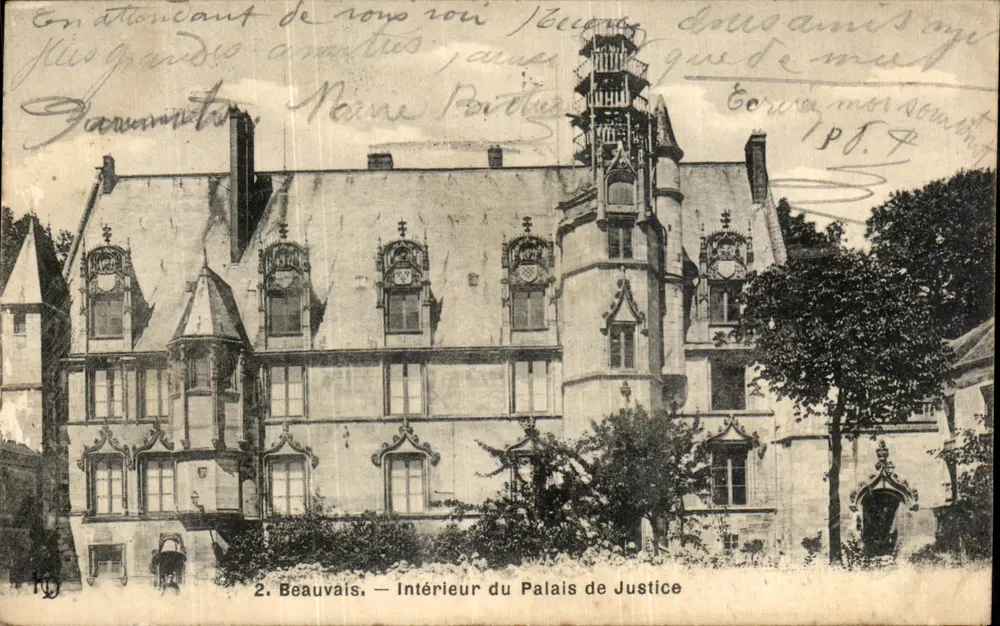 Beauvais — Interior do Palácio de Justiça - Frente