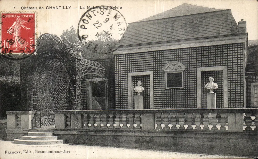 Castelo de CHANTILLY — A Casa de Sylvie — Frémont, Editora, Beaumont-sur-Oise - Frente