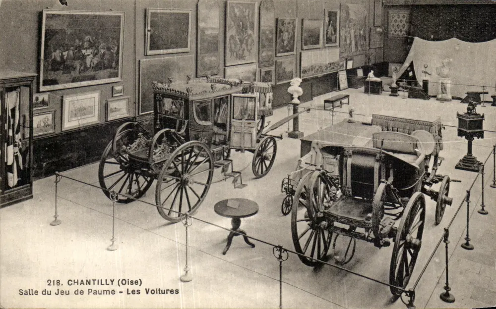 Chantilly (Oise) — Saal des Jeu de Paume — Die Autos — Verlag A. Bour, Vézelay - Vorderseite