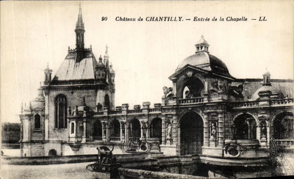 Castelo de Chantilly — Entrada da Capela — LL - Frente