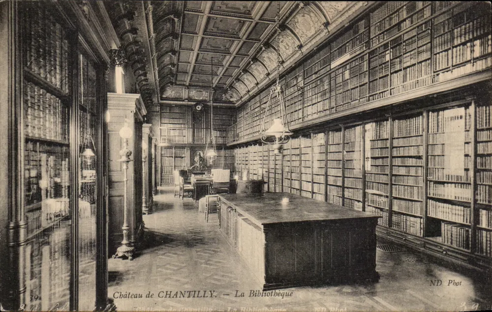 Castelo de CHANTILLY — A Biblioteca — ND Fot - Frente