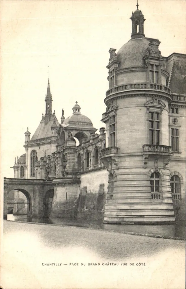 Chantilly — Face do Grande Castelo vista de lado — Poste à Bruger (Paris) - Frente