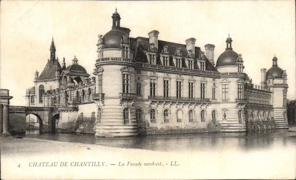 Castelo de Chantilly — A Fachada nordeste — LL. - Frente