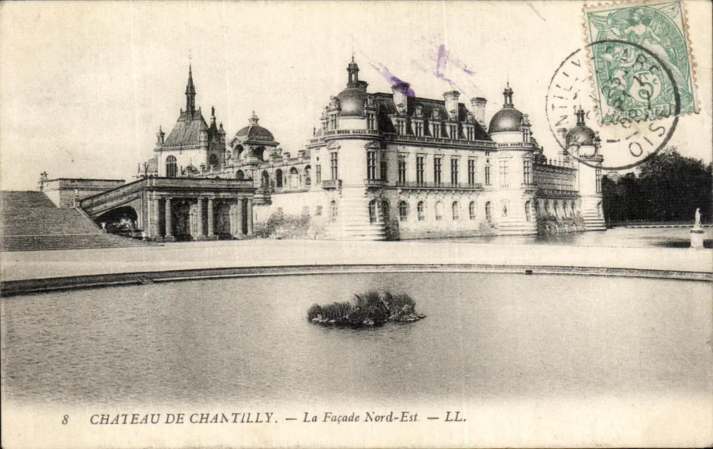 Castelo de Chantilly — A Fachada Nordeste — LL. — N°8 - Frente