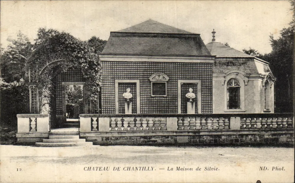 Castelo de Chantilly — A Casa de Silvie — ND. Fot. - Frente