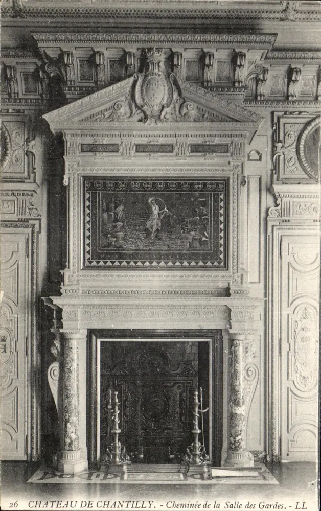 Château de Chantilly — Kamin der Wachstube — LL - Vorderseite