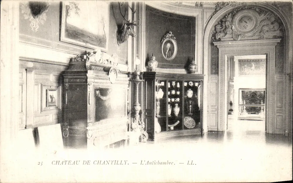 Château de Chantilly — L'Antichambre — éditeur LL. - Frente