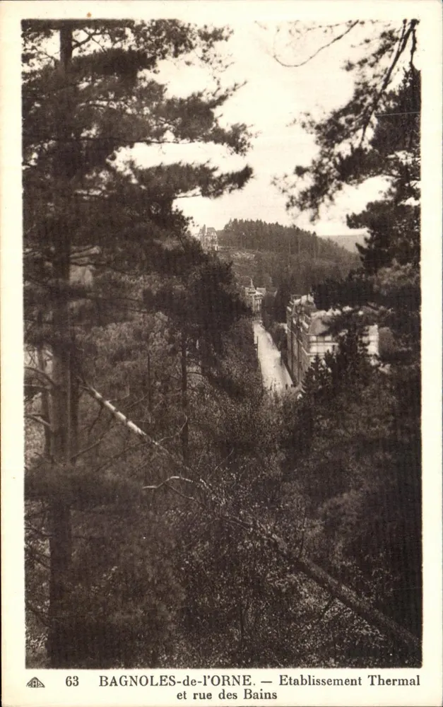 Bagnolles-de-l'Orne — Thermalbad und Rue des Bains - Vorderseite