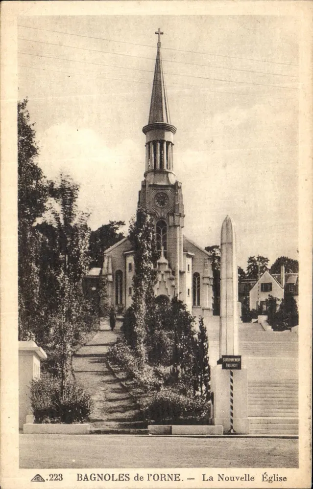 Bagnolles-de-l'Orne — Die Neue Kirche - Vorderseite