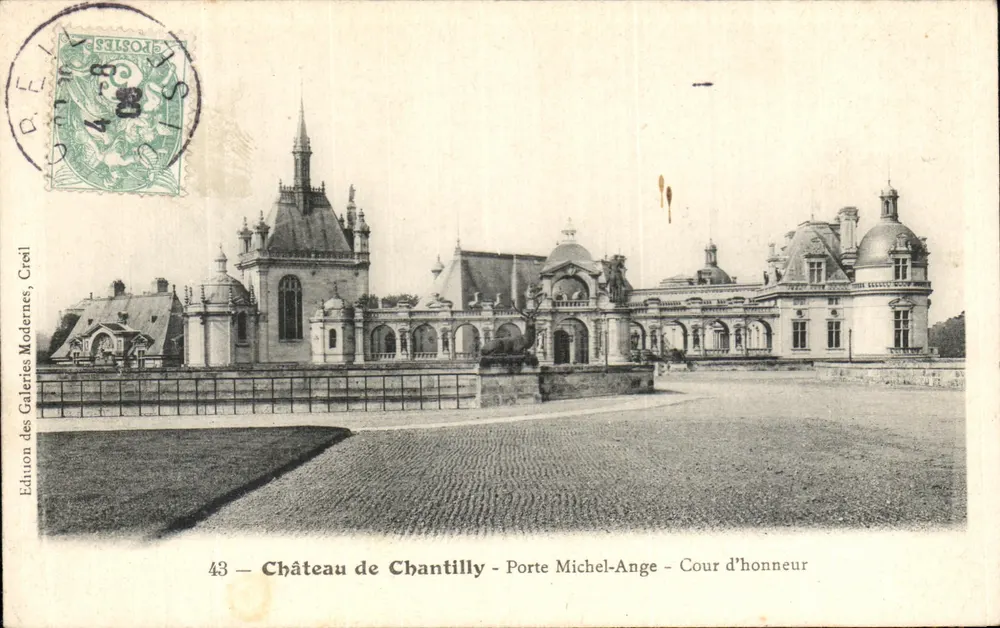 Castelo de Chantilly — Porta Michel-Ange - Cour d'honneur — Edição das Galerias Modernas, Créteil - Frente