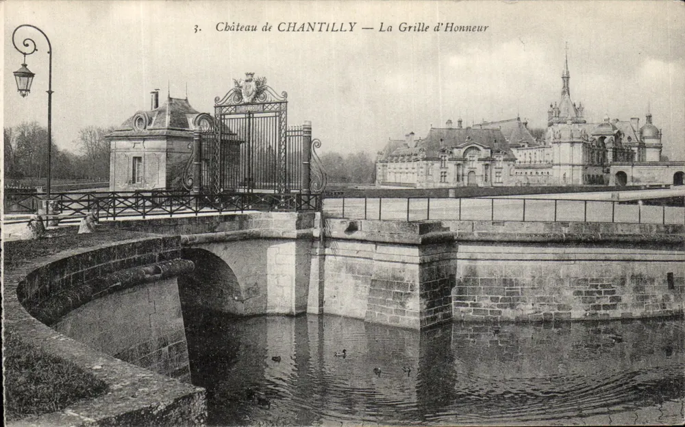 Castelo de CHANTILLY — A Grade de Honra - Frente