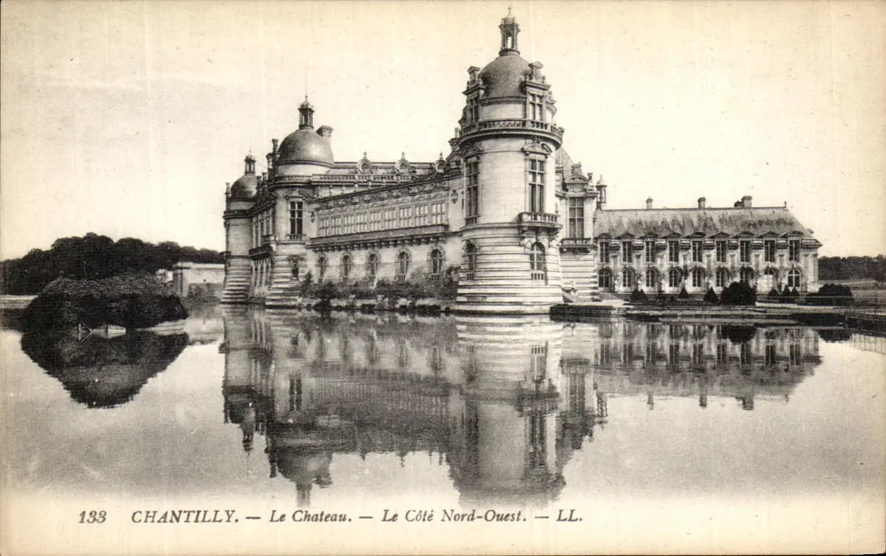 Chantilly — Das Schloss — Die Nordwestseite — LL. - Vorderseite