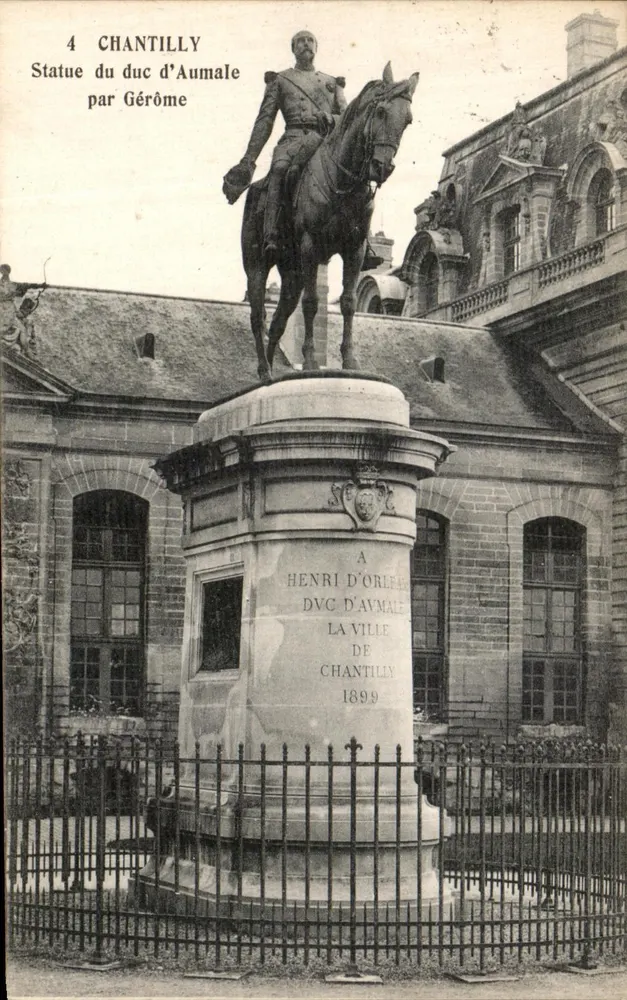 Chantilly — Estátua do duque d'Aumale por Gérôme — Editor desconhecido, n° 4 - Frente