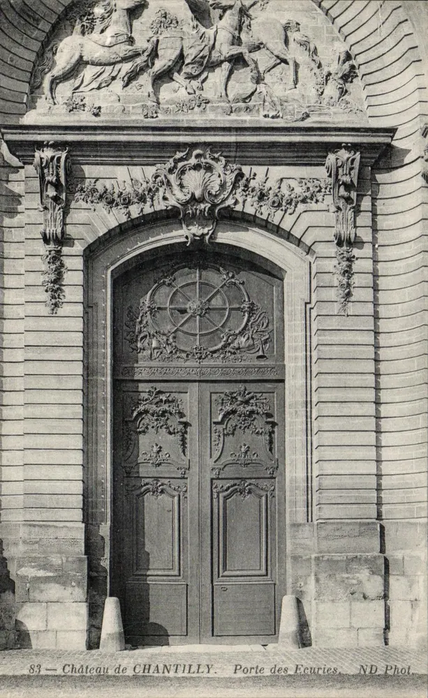 Castelo de Chantilly — Porta das Estabulagens — ND Phot - Frente