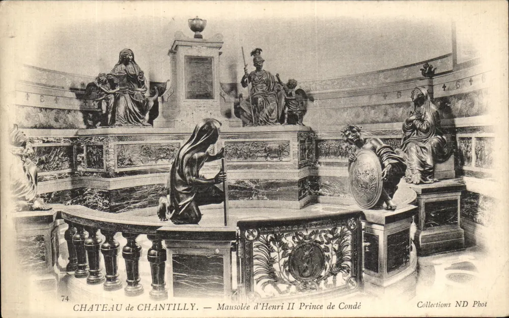 Schloss Chantilly — Mausoleum von Henri II, Prinz von Condé — Collections ND Phot - Vorderseite