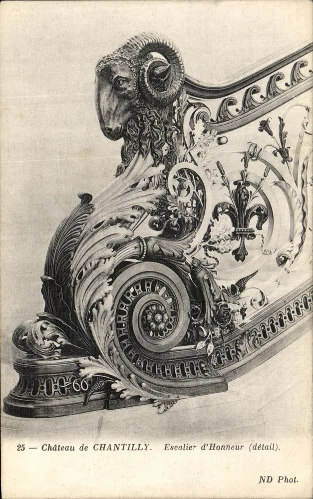 Castelo de Chantilly — Escada de Honra (detalhe) — ND Phot. - Frente