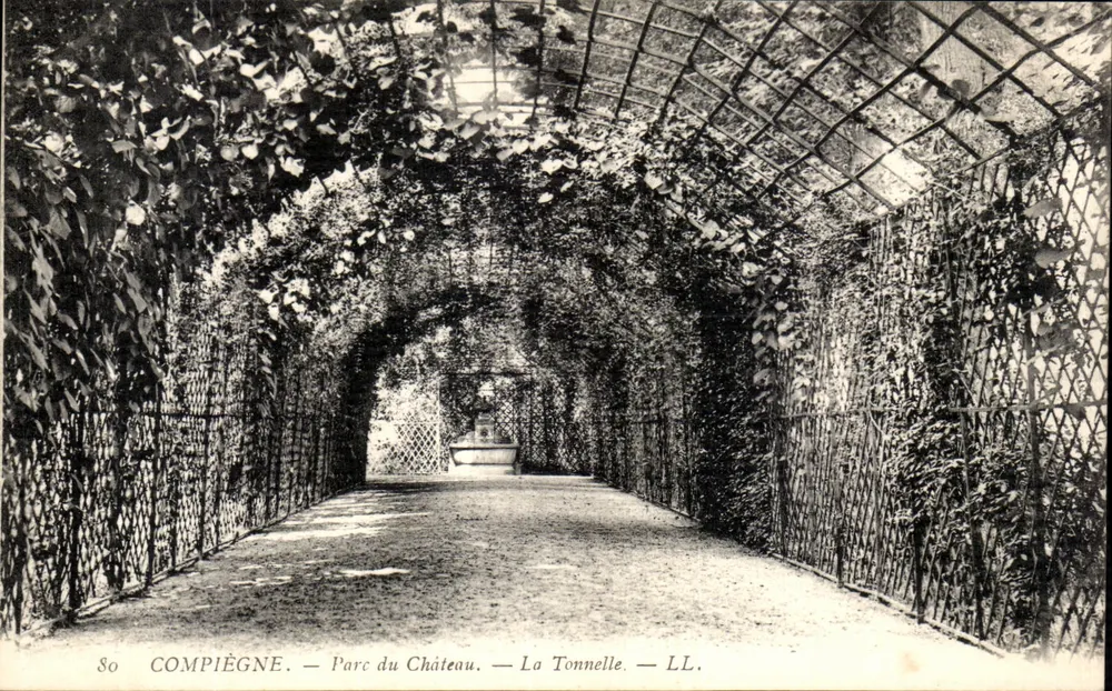 Compiègne — Parque do Castelo — A Tonnelle — LL. - Frente